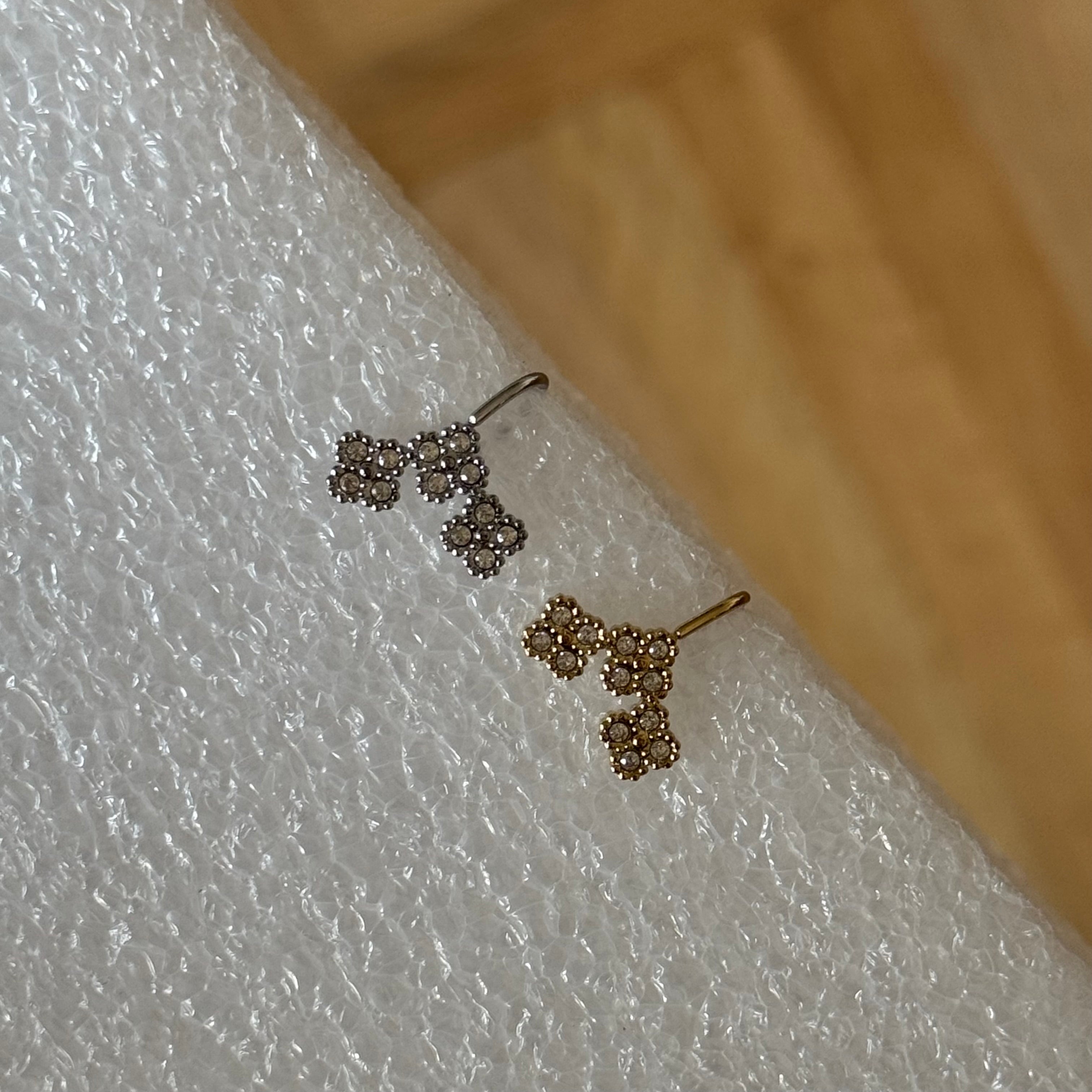 Flower earcuff